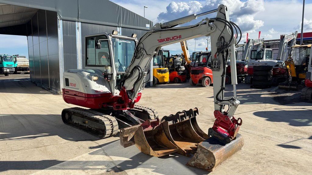 2016 Takeuchi TB240 mini excavator, front-side view 2016 Takeuchi TB240 mini excavator, front-side view