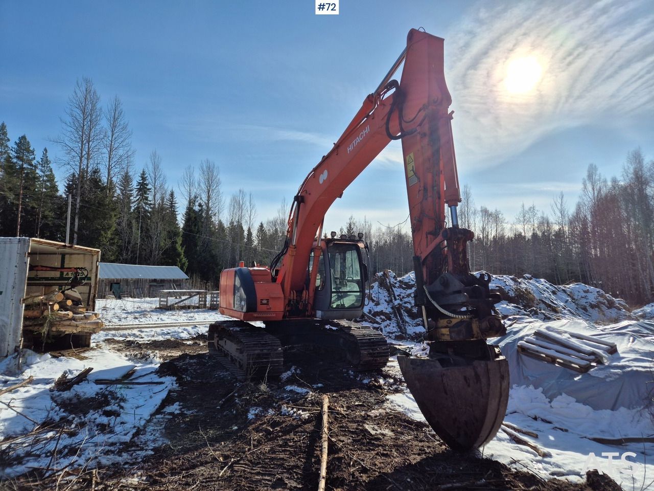 2005 Hitachi Zaxis 225USR-LC crawler excavator, front three-quarter view