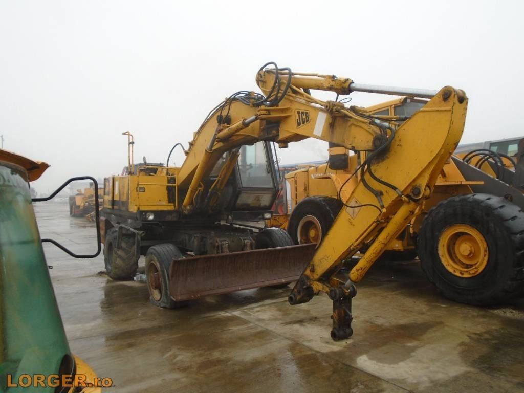1999 JCB JS130W wheel excavator, front three-quarter view