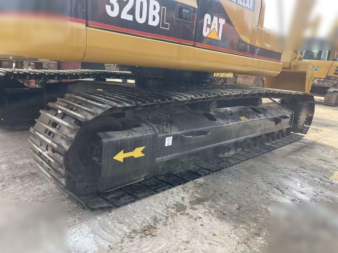 2020 Caterpillar 320BL crawler excavator side view of tracks 2020 Caterpillar 320BL crawler excavator side view of tracks
