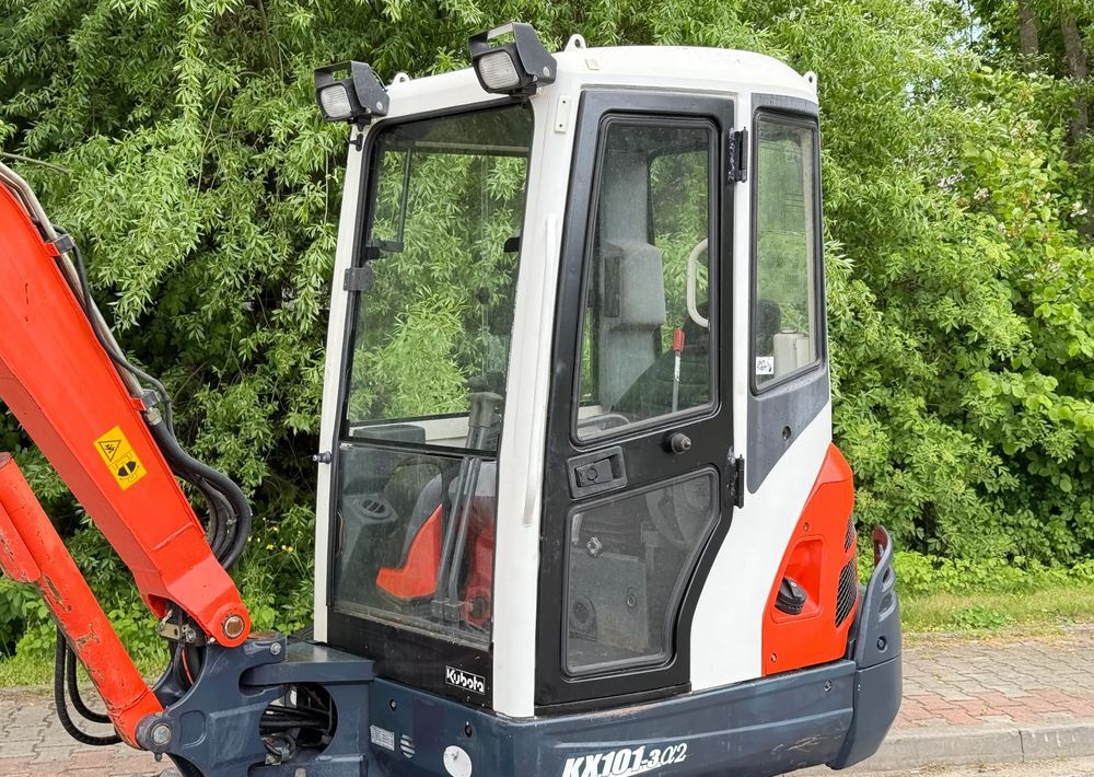 2010 Kubota KX101-3Q2 mini excavator cab view 2010 Kubota KX101-3Q2 mini excavator cab view