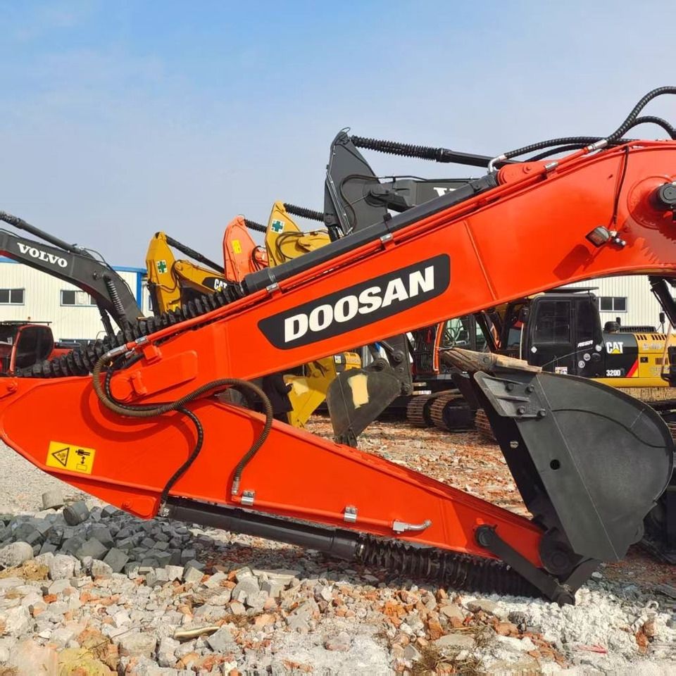 2023 Doosan DX225LC-9C crawler excavator boom and arm detail 2023 Doosan DX225LC-9C crawler excavator boom and arm detail