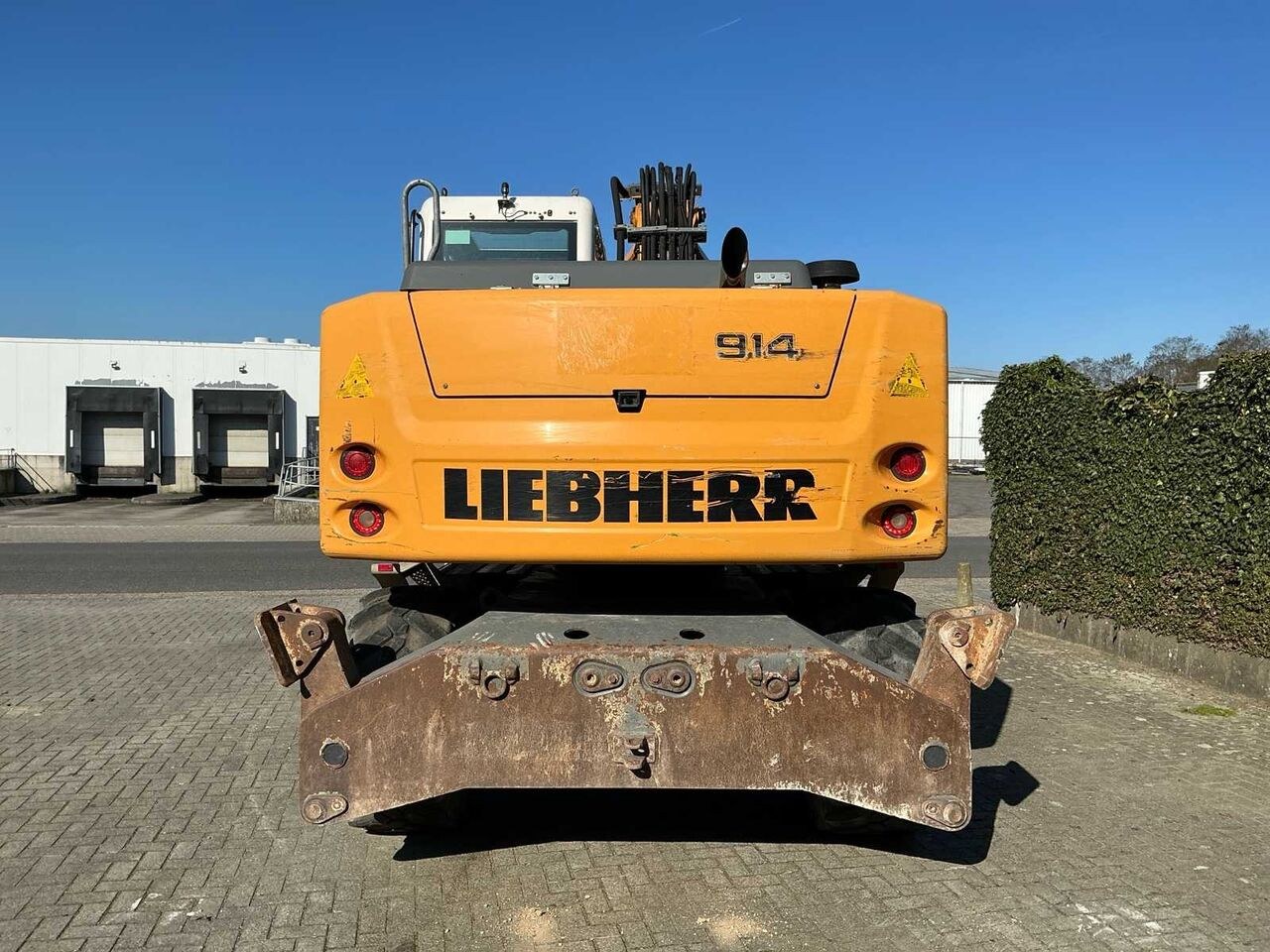 2017 Liebherr 914 wheel excavator rear view 2017 Liebherr 914 wheel excavator rear view