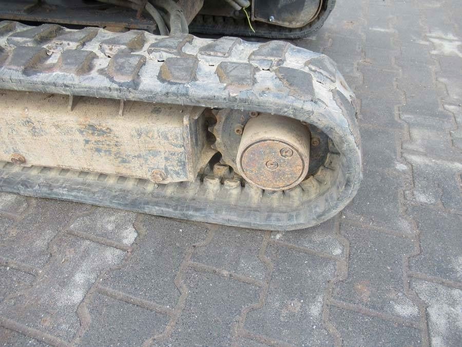 2015 Hitachi ZX17U mini excavator rubber track detail 2015 Hitachi ZX17U mini excavator rubber track detail