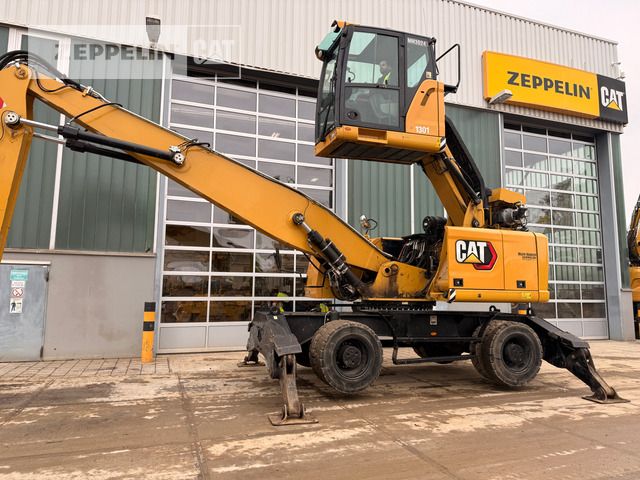 2020 Caterpillar MH3024-06C material handler, side view
