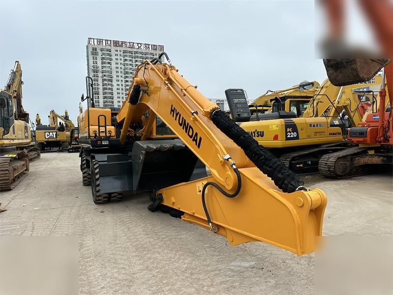 2020 Hyundai R220LC-9S crawler excavator, front three-quarter view