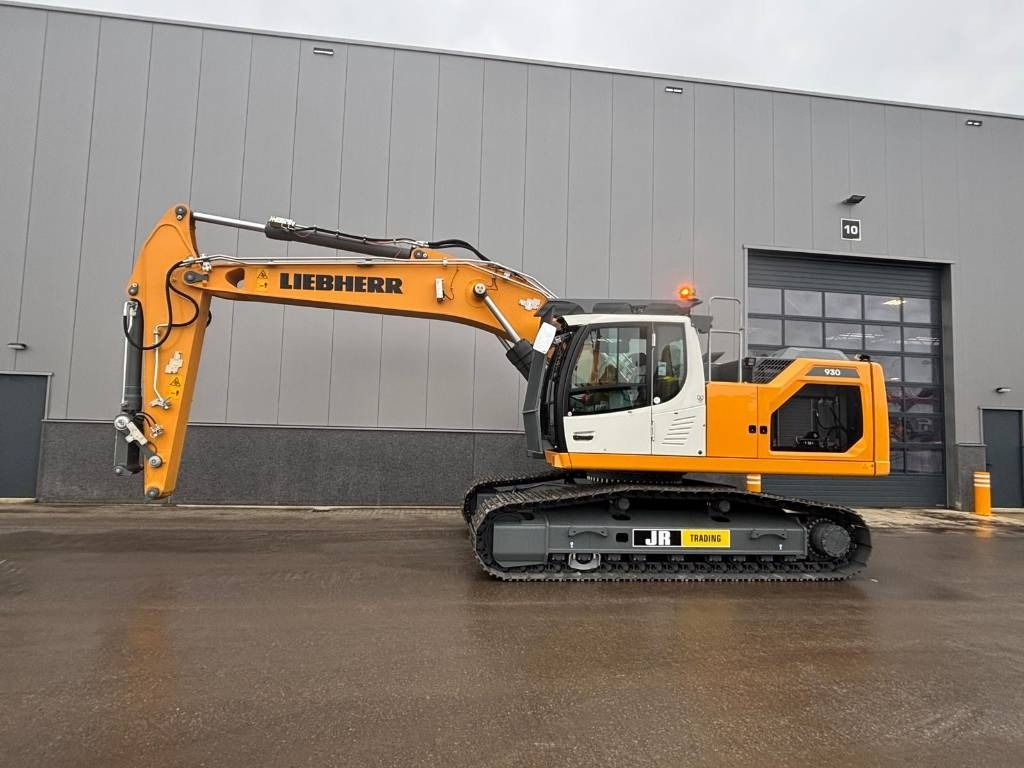 2024 Liebherr R930 LC crawler excavator, side profile view