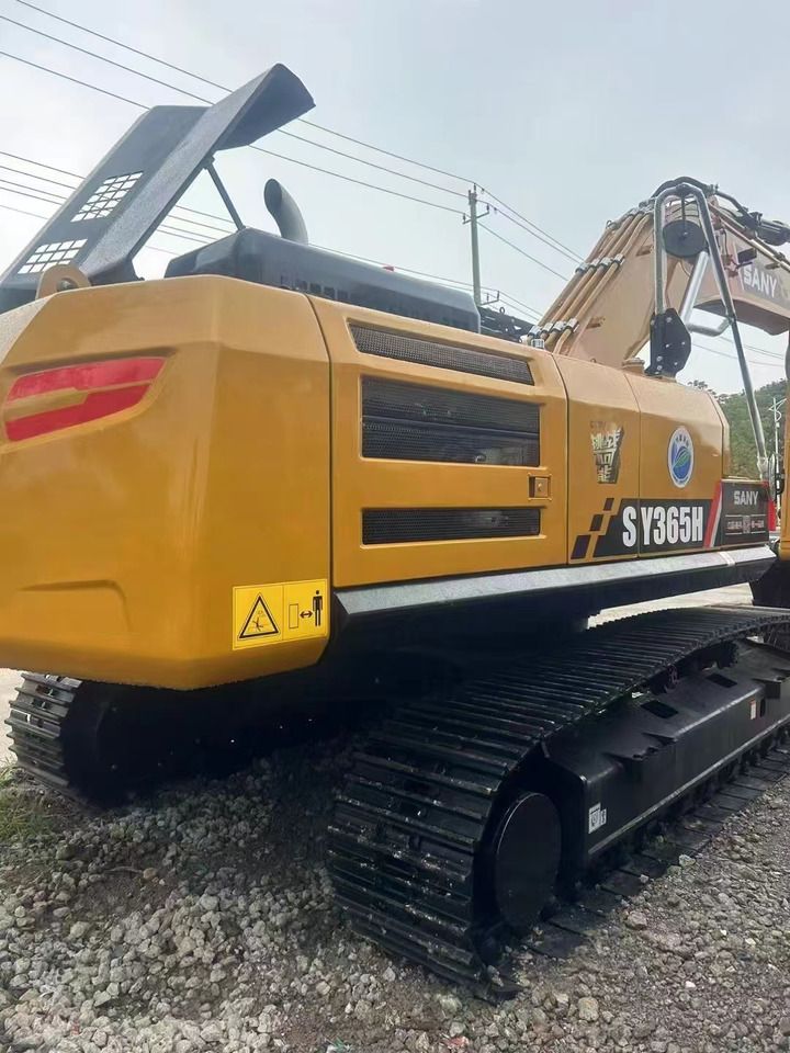 Sany SY365H crawler excavator, rear three-quarter view Sany SY365H crawler excavator, rear three-quarter view