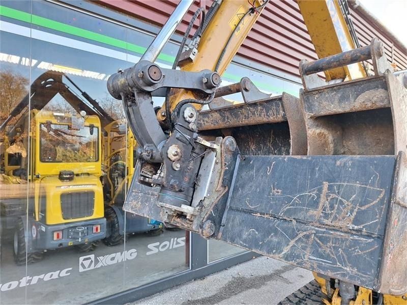 2022 XCMG XE27E mini excavator attachment detail