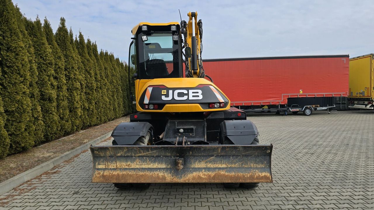 2016 JCB Hydradig 110W wheel excavator, front view with blade