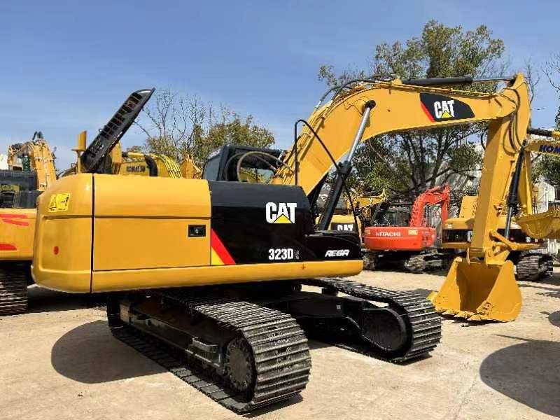 2015 Caterpillar 323DL crawler excavator, rear three-quarter view 2015 Caterpillar 323DL crawler excavator, rear three-quarter view