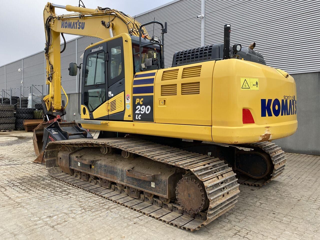 2017 Komatsu PC290LC-11 crawler excavator, rear three-quarter view 2017 Komatsu PC290LC-11 crawler excavator, rear three-quarter view