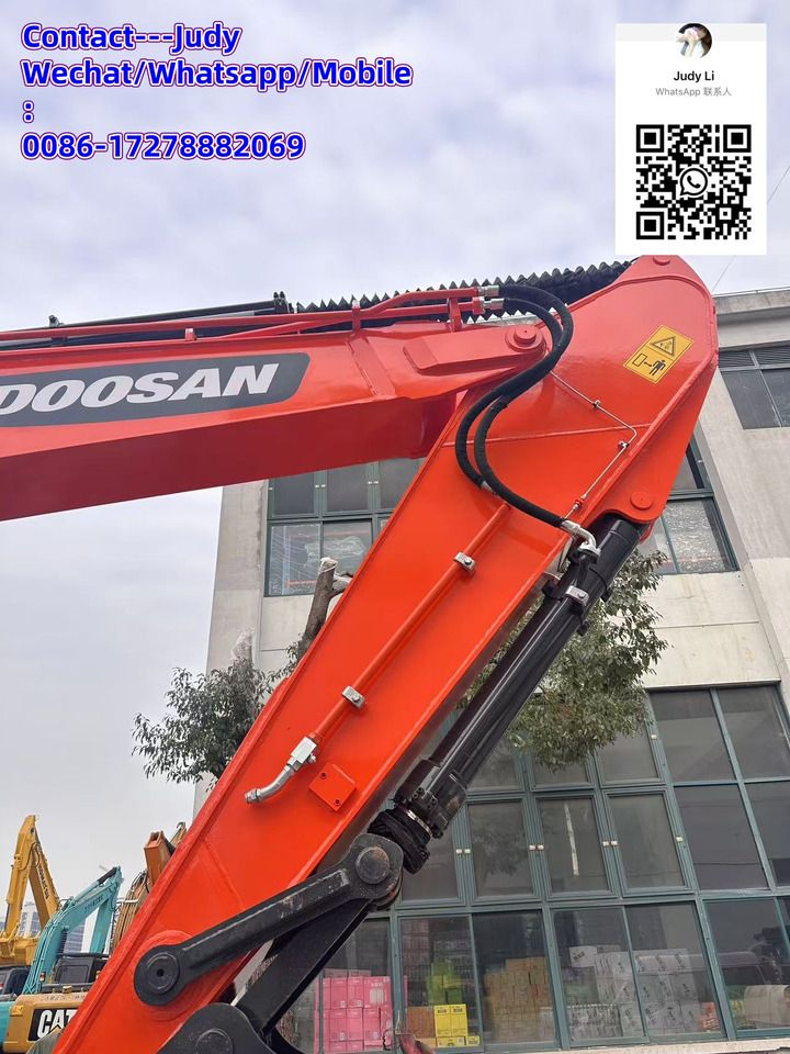 2021 Doosan DX300LC crawler excavator boom detail 2021 Doosan DX300LC crawler excavator boom detail