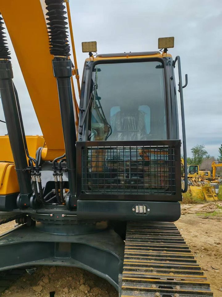 2022 Hyundai R220LC-9S crawler excavator cab and boom view
