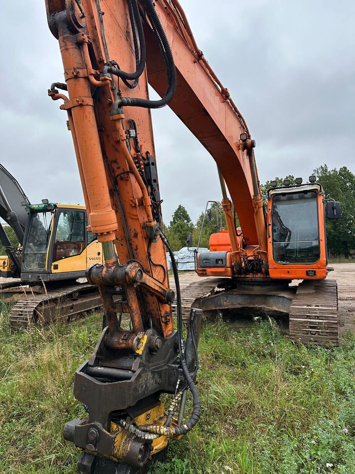 2009 Doosan DX255LC crawler excavator, front three-quarter view