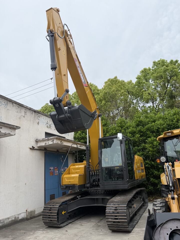 2026 XCMG XE200GA mini excavator, front view
