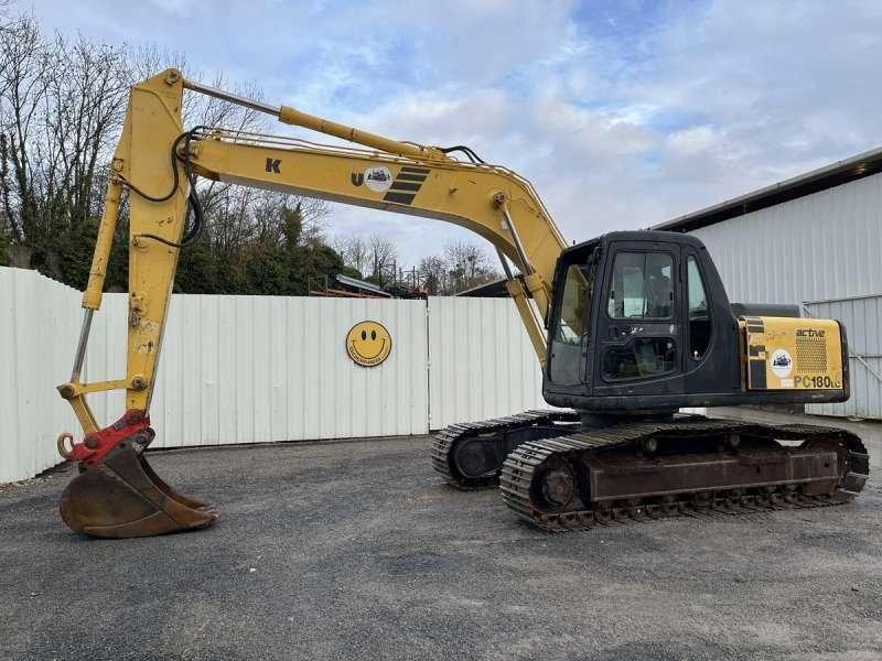 2000 Komatsu PC180LC-6K crawler excavator side view 2000 Komatsu PC180LC-6K crawler excavator side view