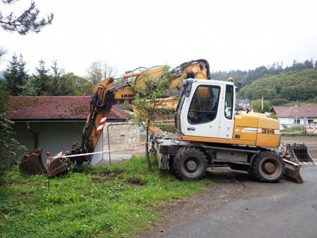 2011 Liebherr A314 wheel excavator, side profile view