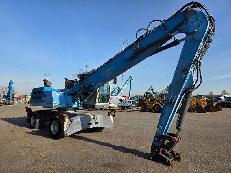 2012 Fuchs MHL335 material handler, side view 2012 Fuchs MHL335 material handler, side view