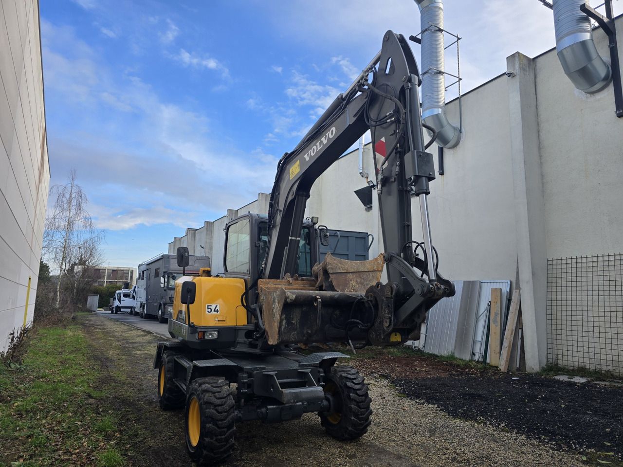 2020 Volvo EW60E wheel excavator, front three-quarter view 2020 Volvo EW60E wheel excavator, front three-quarter view
