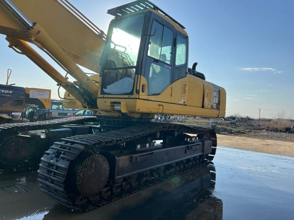 2005 Komatsu PC450LC-7 crawler excavator, side view