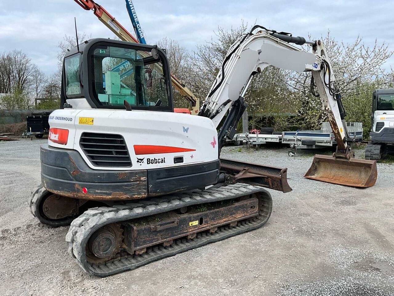 2017 Bobcat E85 crawler excavator, rear three-quarter view 2017 Bobcat E85 crawler excavator, rear three-quarter view