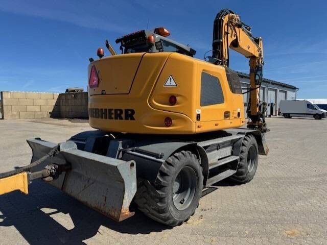 2016 Liebherr A910 COMPACT wheel excavator, rear three-quarter view 2016 Liebherr A910 COMPACT wheel excavator, rear three-quarter view
