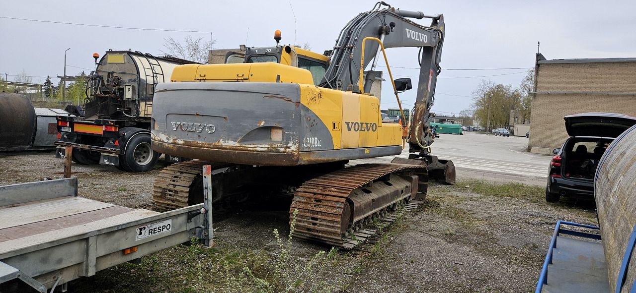 2006 Volvo EC210BLC crawler excavator, rear three-quarter view 2006 Volvo EC210BLC crawler excavator, rear three-quarter view