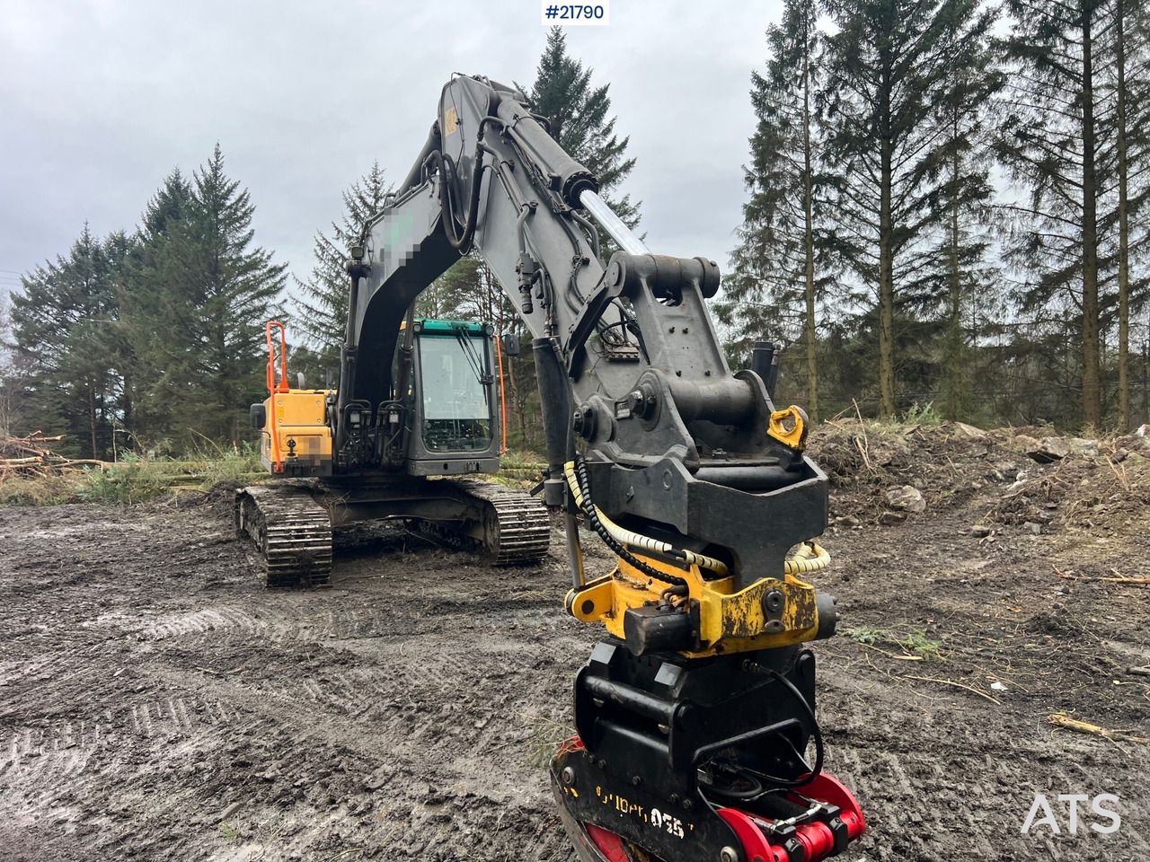2010 Volvo EC210CL crawler excavator, front three-quarter view 2010 Volvo EC210CL crawler excavator, front three-quarter view