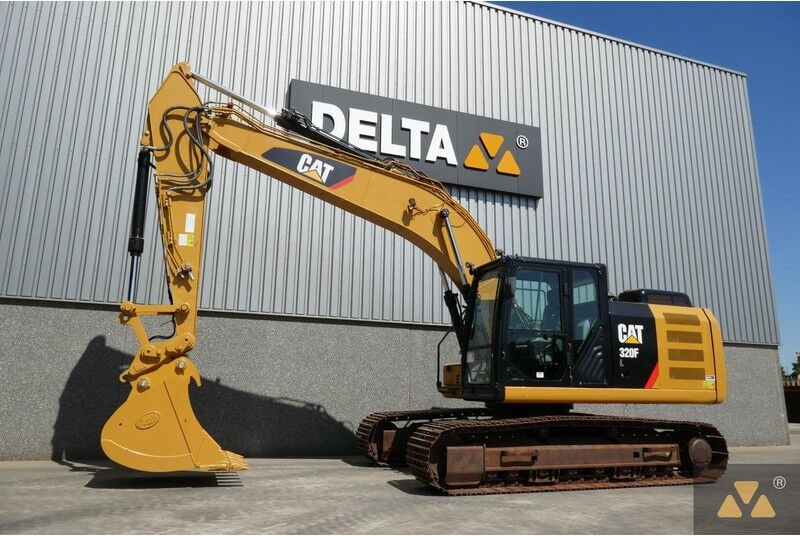 2017 Caterpillar 320F crawler excavator side view 2017 Caterpillar 320F crawler excavator side view