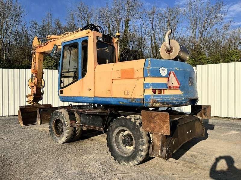 1997 Caterpillar M315 wheel excavator rear three-quarter view 1997 Caterpillar M315 wheel excavator rear three-quarter view