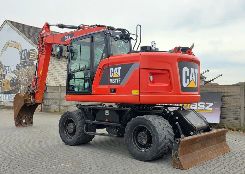2019 Caterpillar M317F wheel excavator, side view 2019 Caterpillar M317F wheel excavator, side view