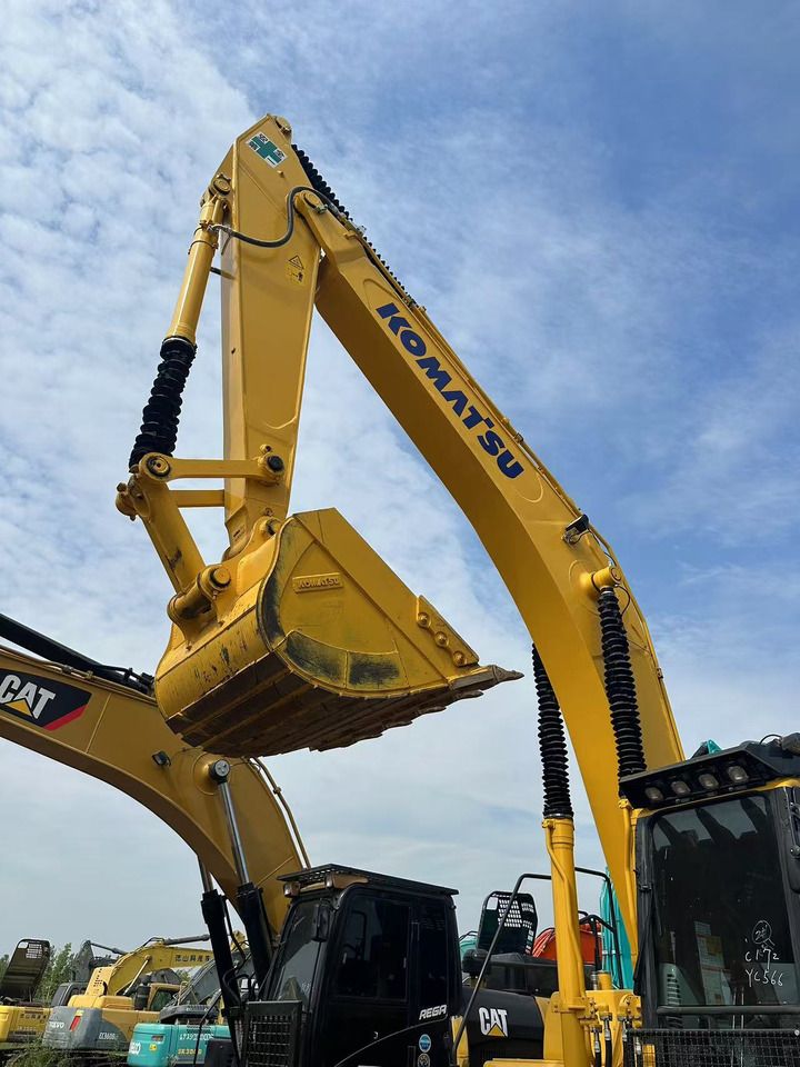 2024 Komatsu PC350-7 crawler excavator boom and bucket view 2024 Komatsu PC350-7 crawler excavator boom and bucket view