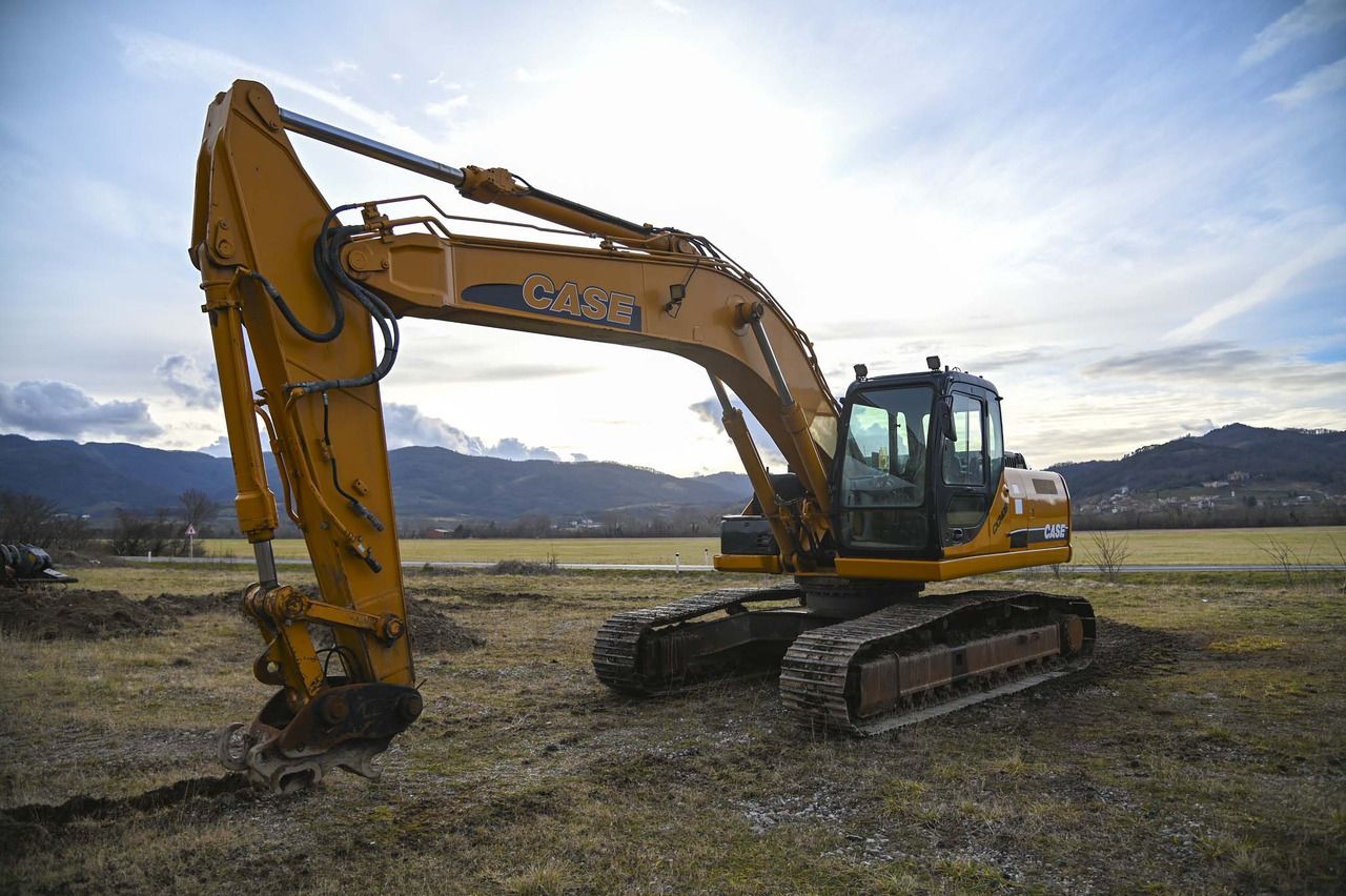 2007 CASE CX240B crawler excavator, side view 2007 CASE CX240B crawler excavator, side view