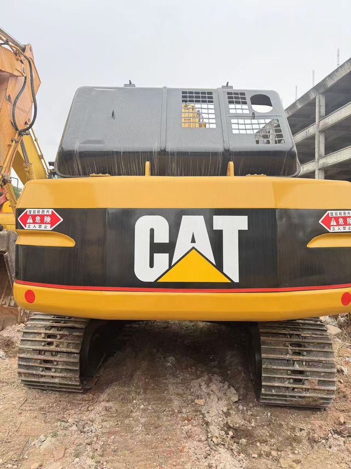 2015 Caterpillar 320B crawler excavator, rear view 2015 Caterpillar 320B crawler excavator, rear view