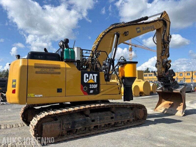 2018 Caterpillar 330F crawler excavator, side view 2018 Caterpillar 330F crawler excavator, side view