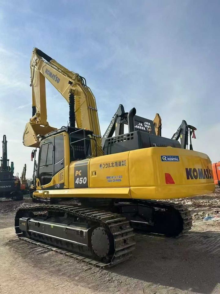 2023 Komatsu PC450 crawler excavator, rear three-quarter view 2023 Komatsu PC450 crawler excavator, rear three-quarter view