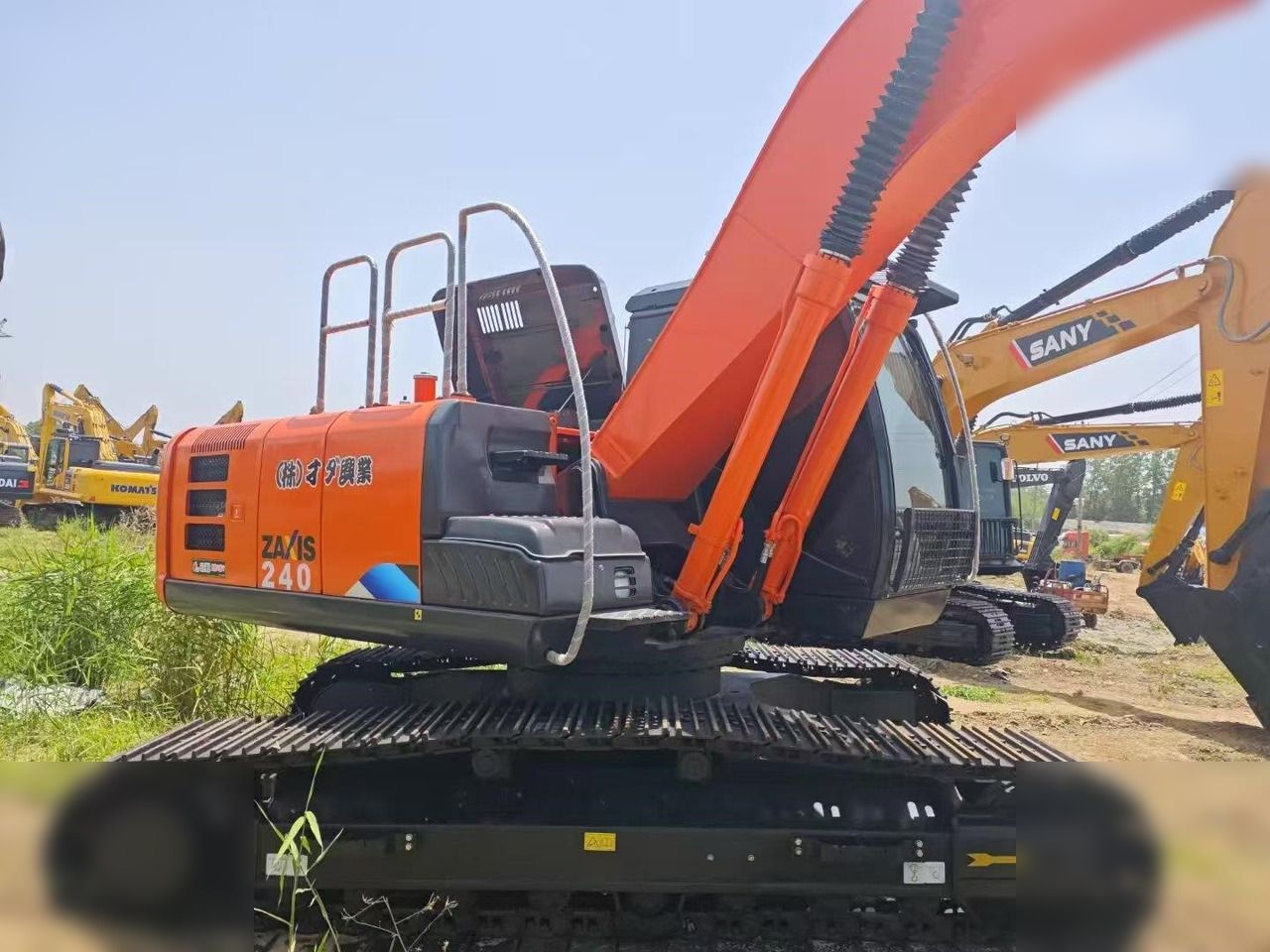 2022 Hitachi Zaxis 240 crawler excavator side view 2022 Hitachi Zaxis 240 crawler excavator side view