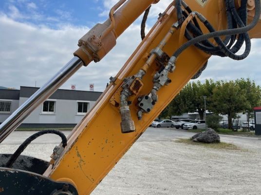 2019 Hyundai R80-9A crawler excavator boom hydraulic detail