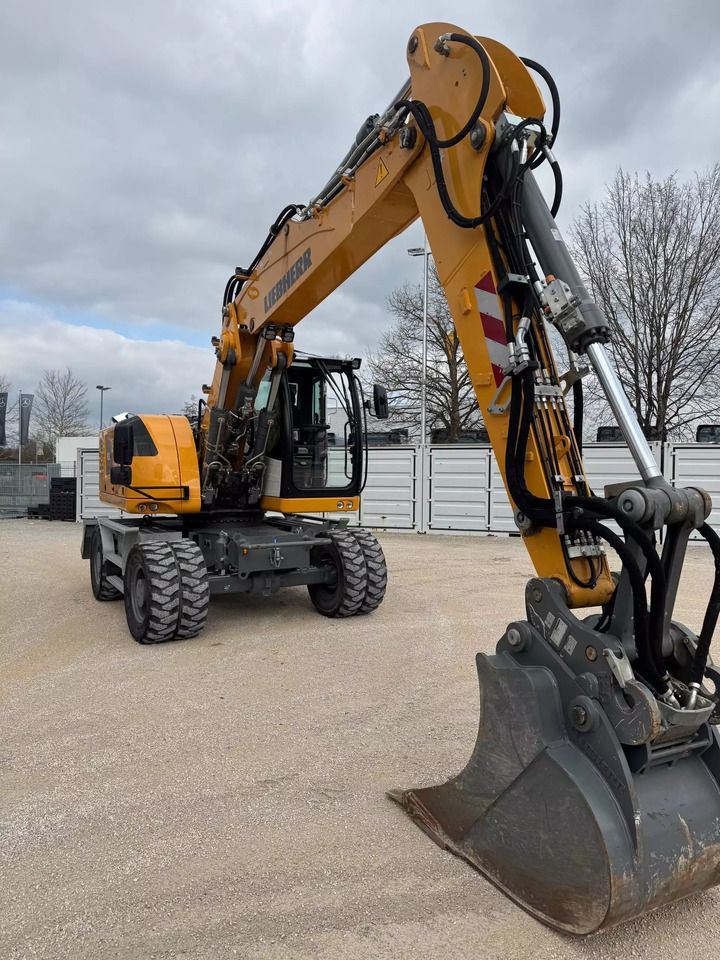 2022 Liebherr A918 LITRONIC G6.0-D wheel excavator, front three-quarter view