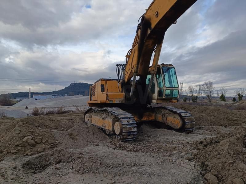 2000 Liebherr R964 crawler excavator, front three-quarter view