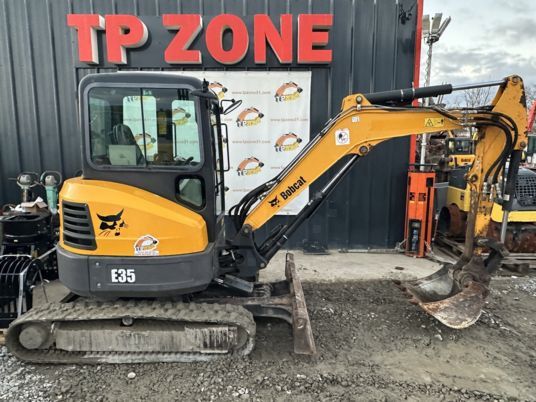 2016 Bobcat E35 mini excavator, side view 2016 Bobcat E35 mini excavator, side view