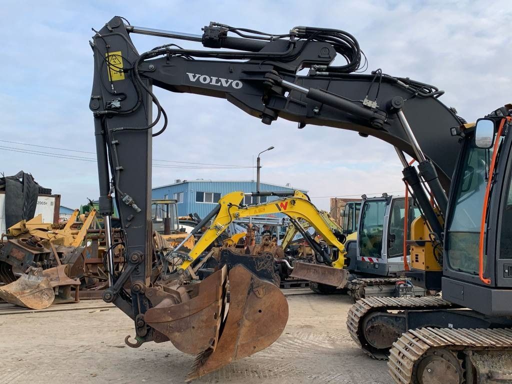 2018 Volvo ECR145EL crawler excavator side view 2018 Volvo ECR145EL crawler excavator side view