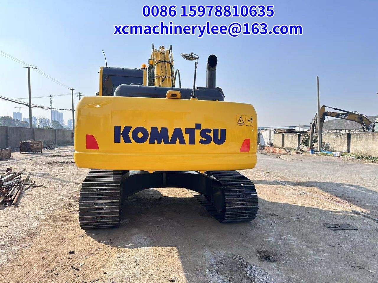 2024 Komatsu PC220 crawler excavator rear view 2024 Komatsu PC220 crawler excavator rear view