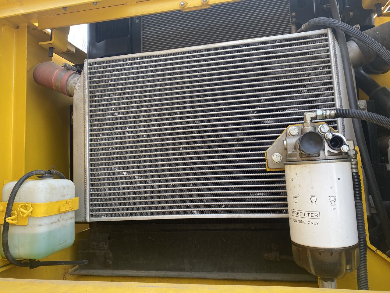 2024 Komatsu PC350-8 engine compartment radiator view 2024 Komatsu PC350-8 engine compartment radiator view