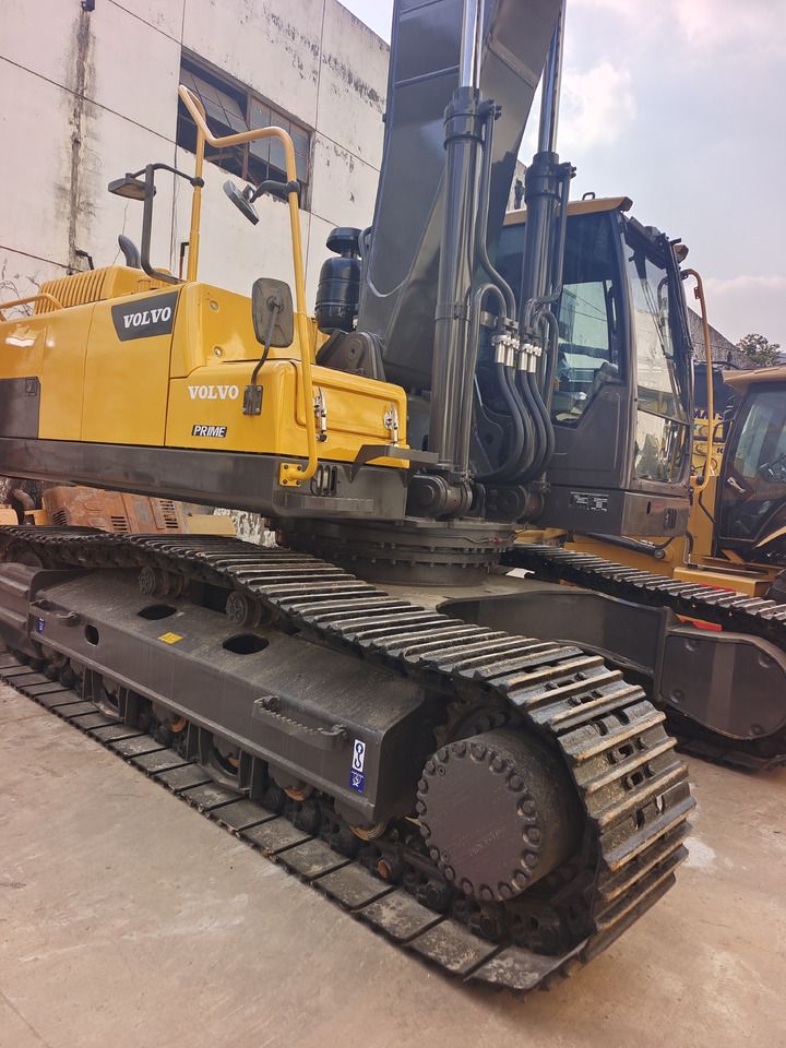 2024 Volvo EC350 crawler excavator side view 2024 Volvo EC350 crawler excavator side view
