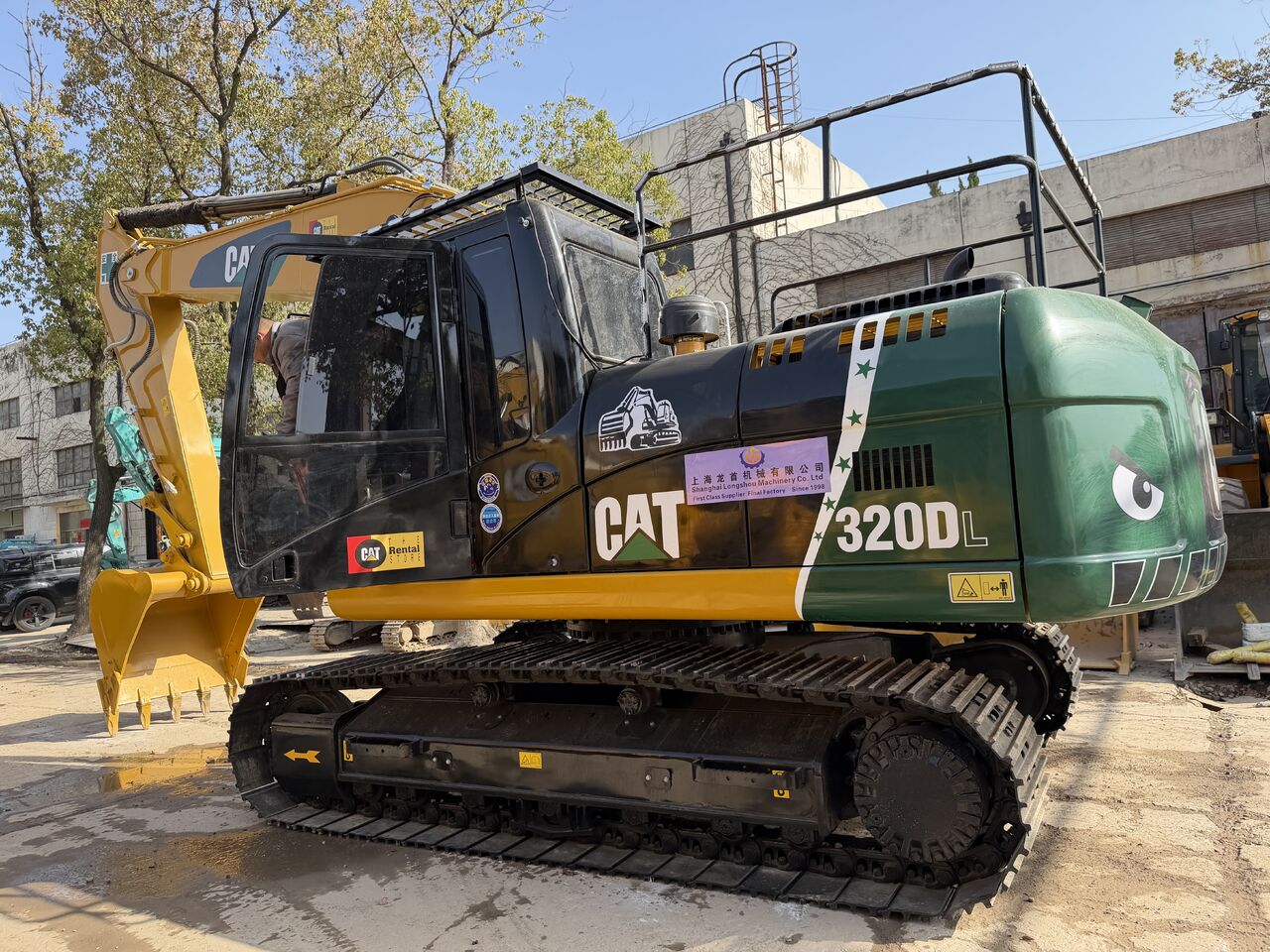 2025 Caterpillar 320DL koparka gąsienicowa, widok z boku