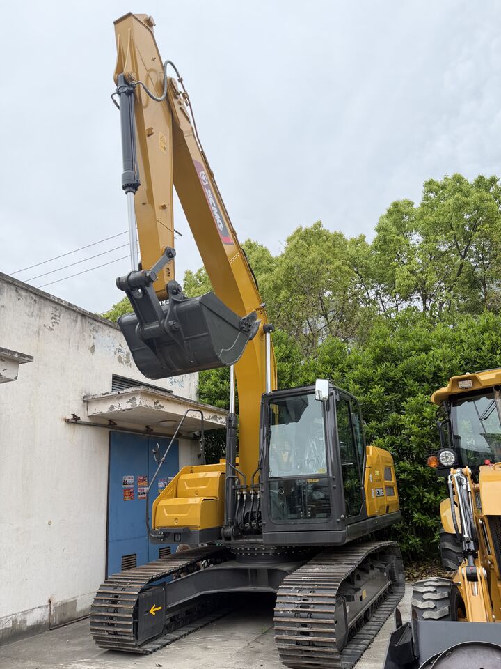 2026 XCMG XE200GA mini excavator, front three-quarter view