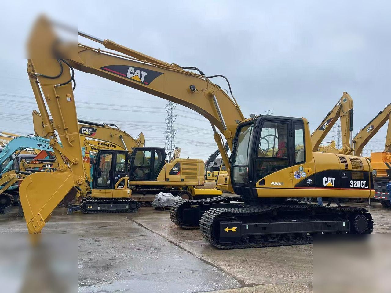 Гусеничний екскаватор 2010 Caterpillar 320CL, вигляд збоку Гусеничний екскаватор 2010 Caterpillar 320CL, вигляд збоку