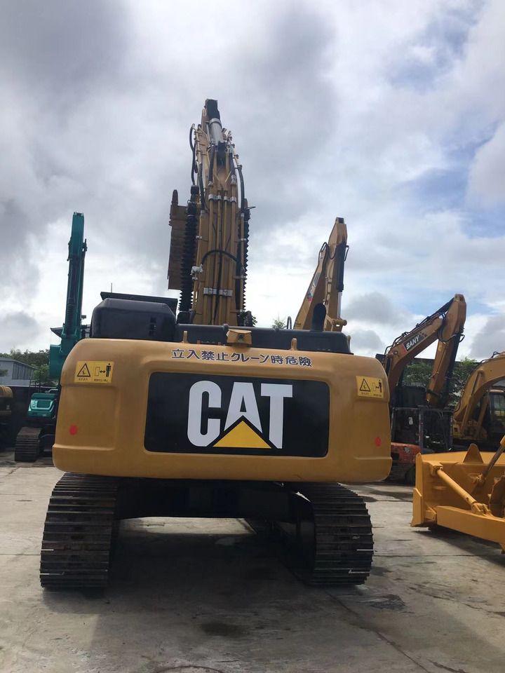 2020 Caterpillar 336D2 crawler excavator, rear view 2020 Caterpillar 336D2 crawler excavator, rear view
